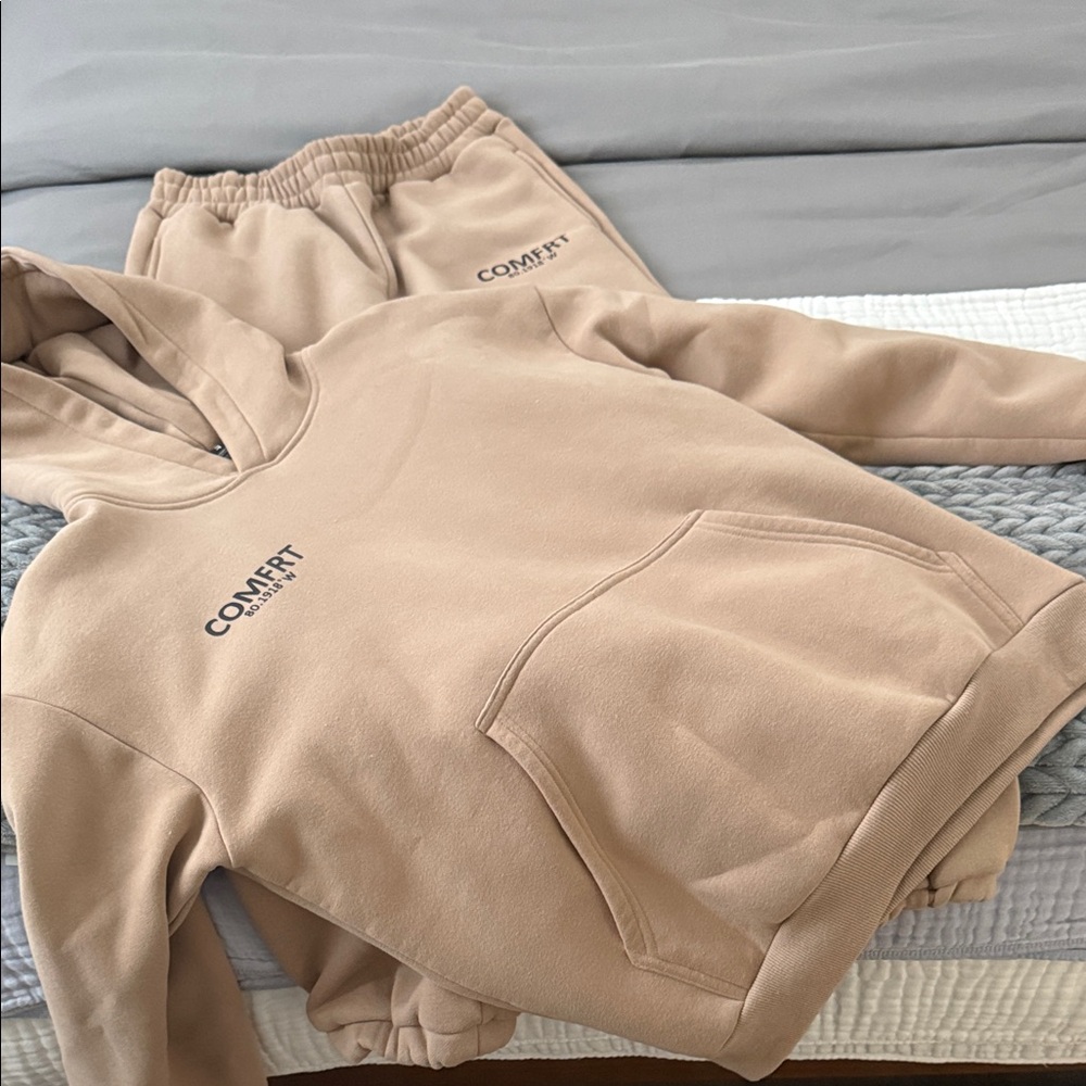 Unisex COMFRT Hoodie/Sweatpant Set